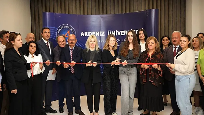 Akdeniz Üniversitesi kütüphanesi yüzde 30 büyüdü: 12 bin kişilik dev kapasite