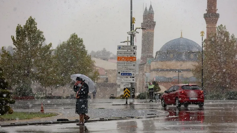 Hafta sonu yurt genelinde yağış etkisini artıracak: 27 ile “sarı” uyarı