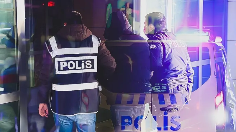 Ankara’da gece kulüplerine fuhuş ve dolandırıcılık operasyonu: 11 gözaltı