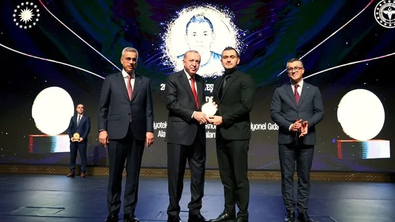 ÇOMÜ’nün Gururu Karav, TÜSEB Teşvik Ödülünü Cumhurbaşkanından aldı