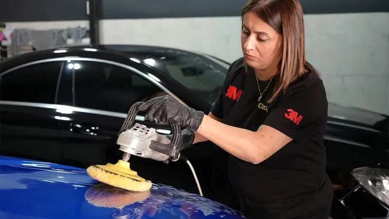 “Erkeklerin işine kadın dokunuşu: Antalya’nın usta boyacısı”