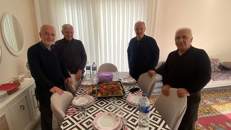 Dünya Ev Arkadaşları Günü İçin 42 Yıllık Dostluktan Öneri