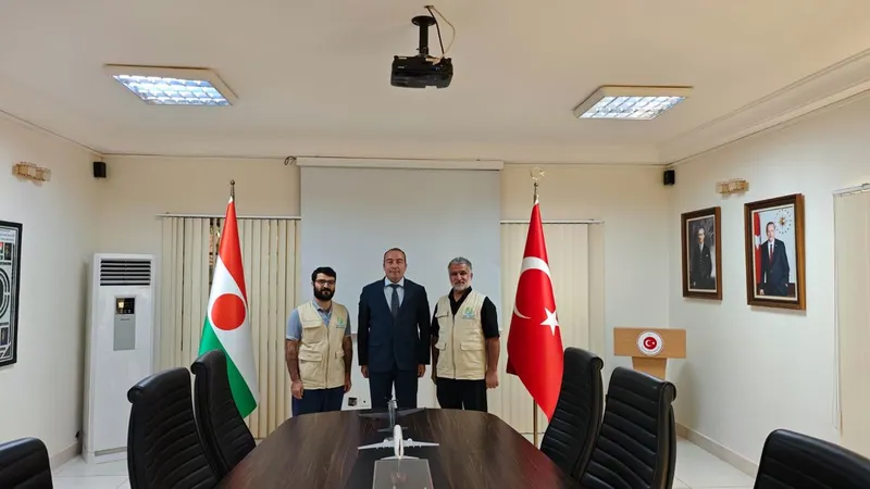 Help Yetim Heyetinden Nijer’de Büyükelçi Çınar’a Ziyaret