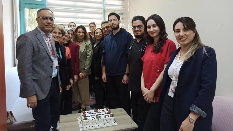 Başhekim Bozbaş’tan acil servis ekibine sürpriz