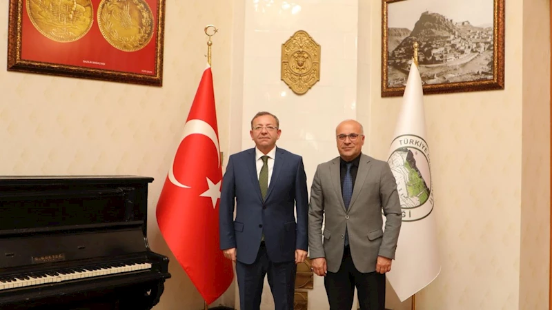 Vali Ziya Polat, Erzurum Vakıflar Bölge Müdürü Murat Uslu’yu ağırladı