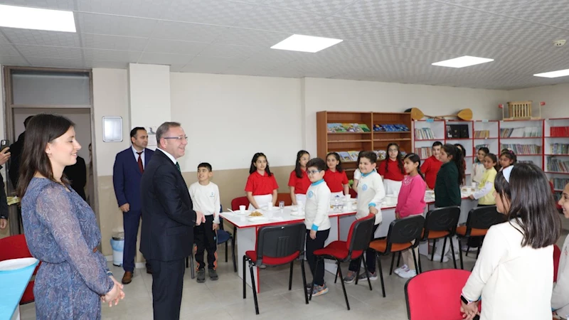 Kars Valisi Ziya Polat’ın okul ziyaretleri sürüyor