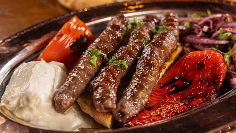 Sirkeci’nin en iyi köftecisi: Kadırgalı, Kadırga’nın tarihi lezzet mirasını sokak tadında sunuyor