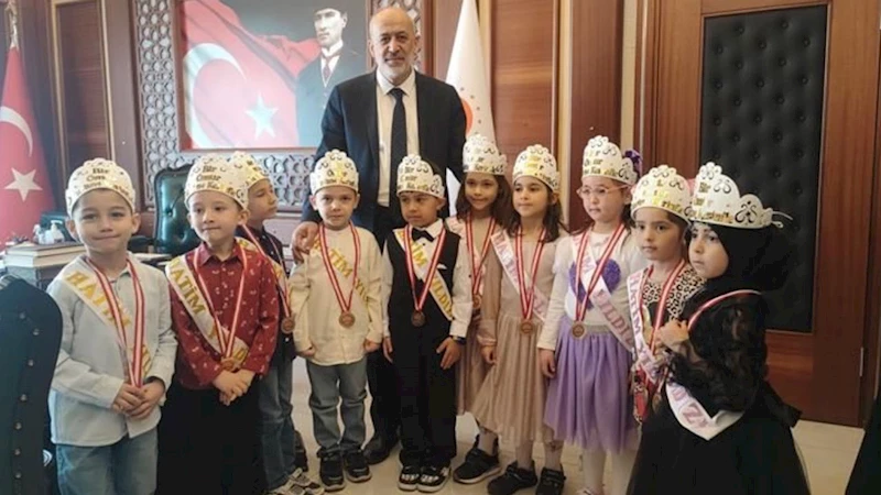 Isparta’da minik Kuran bülbülleri hatim yaptı