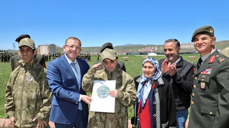 Kars Valisi Ziya Polat, özel bireylerle yemin töreninde buluştu