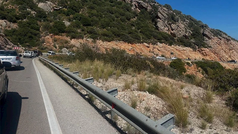 Kalkan-Kaş yolu yaşanan kaza sonrası geçici süreliğine kapandı