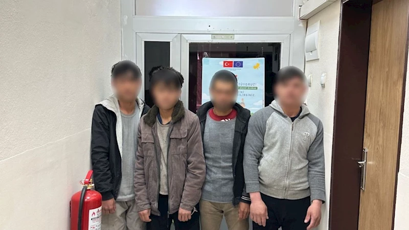 Kars’ta yakalanan göçmenler, Geri Gönderme Merkezine teslim edildi