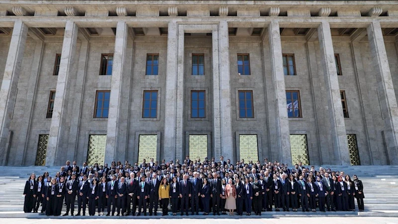 TBMM Başkanı Kurtulmuş, 81 il ve 10 ülkeden gelen gençleri Meclis