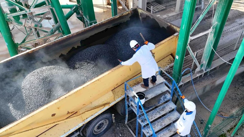 Kocaeli Büyükşehir, saatte 240 ton asfalt üretiyor