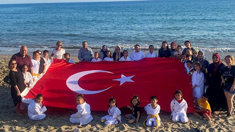 Alanya sahilde karate rüzgarı esti