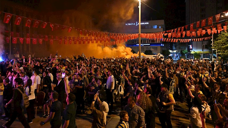 Isparta Belediyesi şampiyonluk maçı için dev ekran kurdu