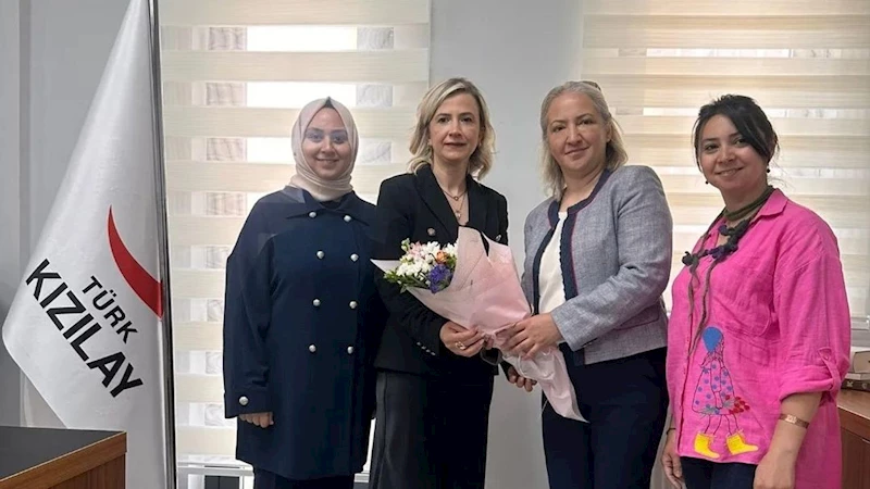 Kars Vali ve Vali Yardımcısının eşlerinden Kızılay İl Başkanı