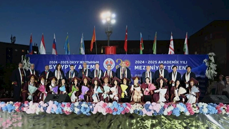 Türk Dünyası’nın ortak geleceğine ışık tutan üniversite yeni mezunlarını uğurladı