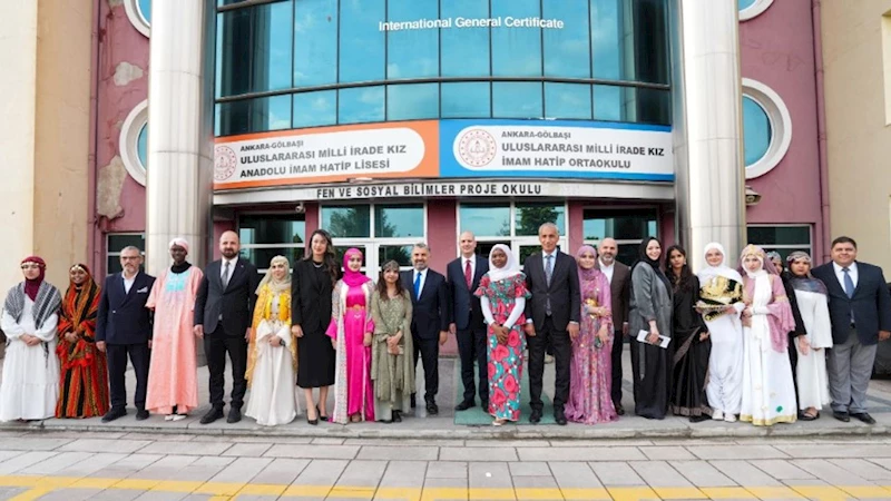 46 ülkeden gençler Ankara’da mezuniyet coşkusunu paylaştı