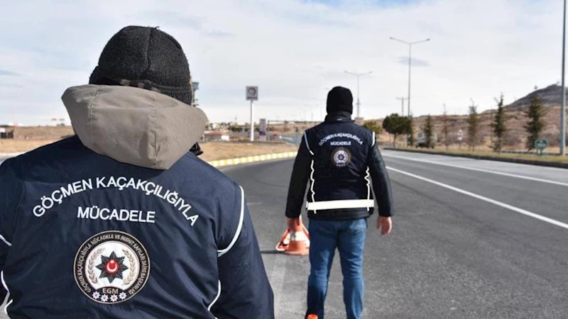 Tırın gizli bölmesinde 42 düzensiz göçmen yakalandı