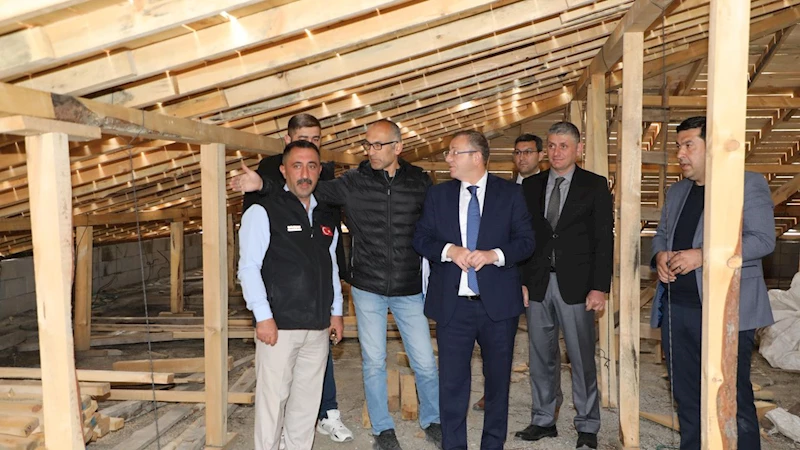 Vali Polat, İl Halk Kütüphanesi çalışmalarında incelemelerde bulundu