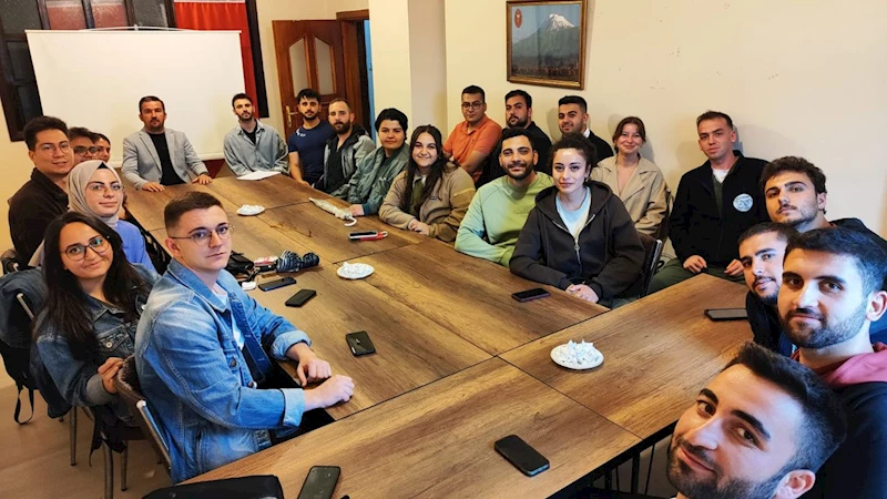 KAÜ öğrencileri Veteriner Hekimleri Odası Başkanı Ercan Ödül ile biraraya geldi