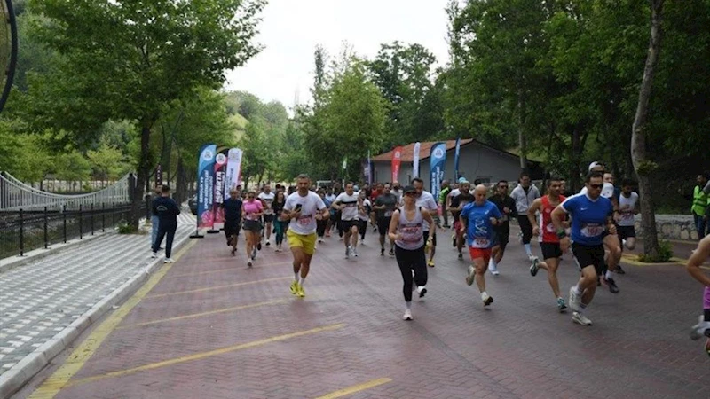 Gül için koştular, pedal çevirdiler