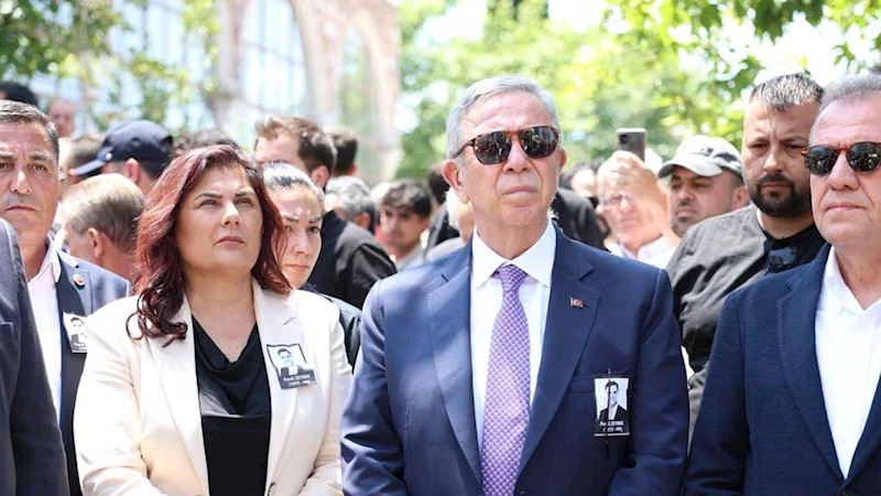 Mansur Yavaş, Ferdi Zeyrek’in cenaze törenine katıldı: “Halkın evladını uğurladık”
