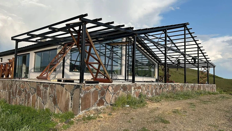 Susuz Şelale Kafe Restoran’da iyileştirme ve cam balkon çalışmaları başladı