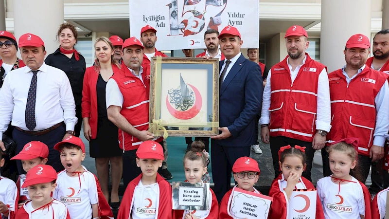 Düzce Valisi Aslan’a Kızılay’dan anlamlı tablo