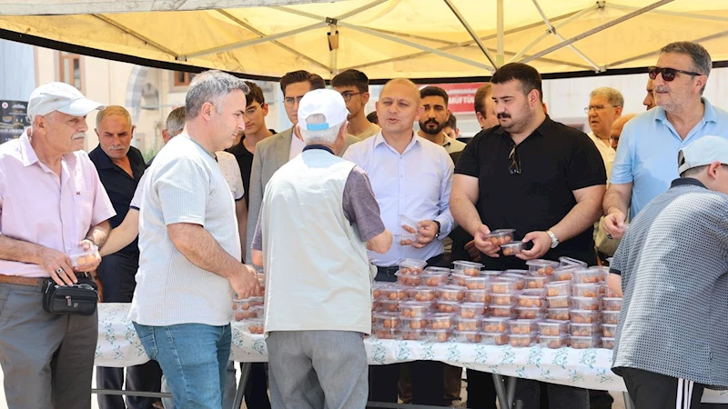 Merhum Başkan Zeyrek’in anısına lokma dağıtıldı