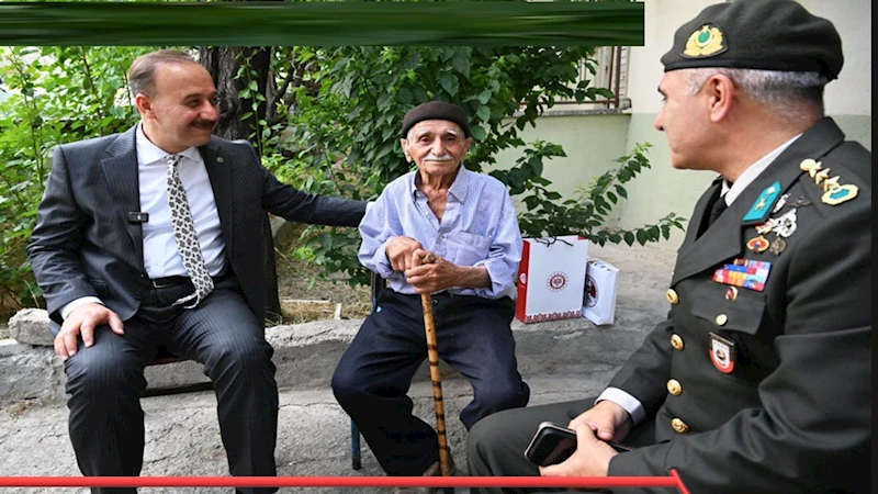 92 yaşındaki Sait Amcadan Mehmetçik’e örnek bağış