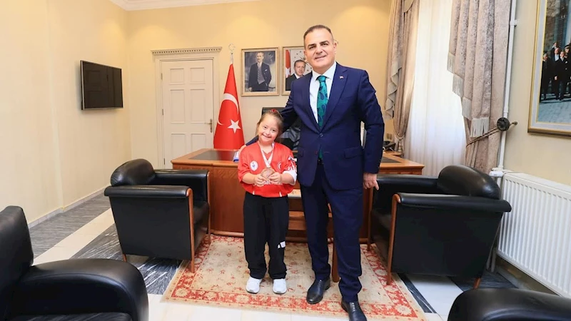 Down sendromlu milli sporcudan Vali Akbıyık
