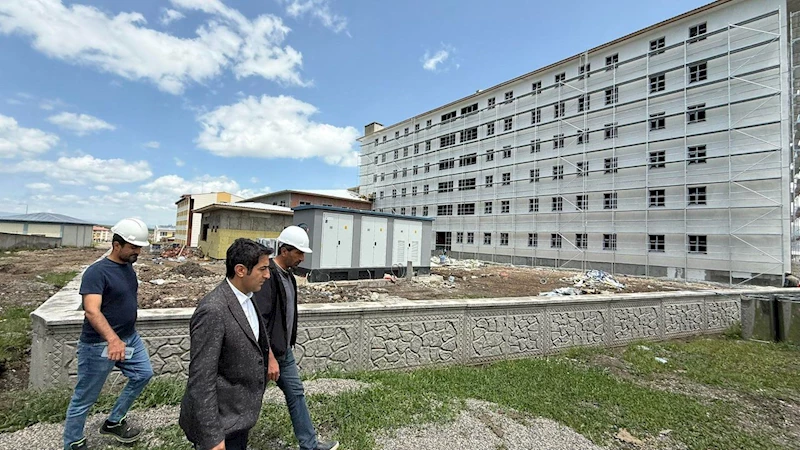 Kaymakam Enis Aslantatar, Sarıkamış’taki KYK yurdu inşaatını yerinde inceledi