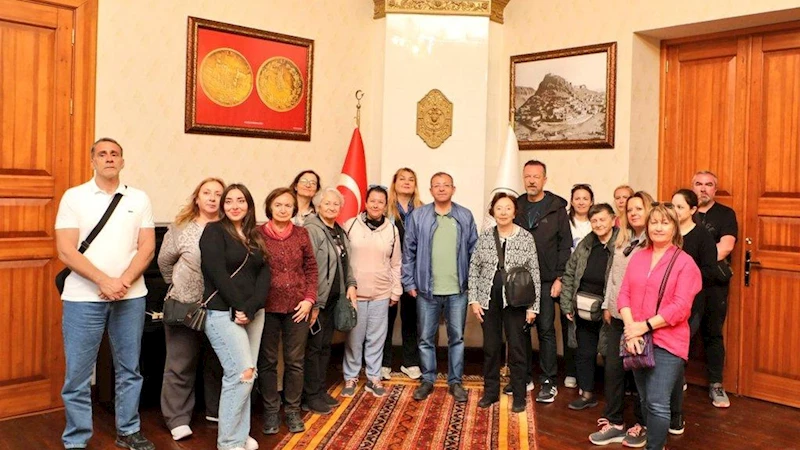 Kars Valisi Ziya Polat’tan misafirlere sıcak karşılama ve tarihi tanıtım