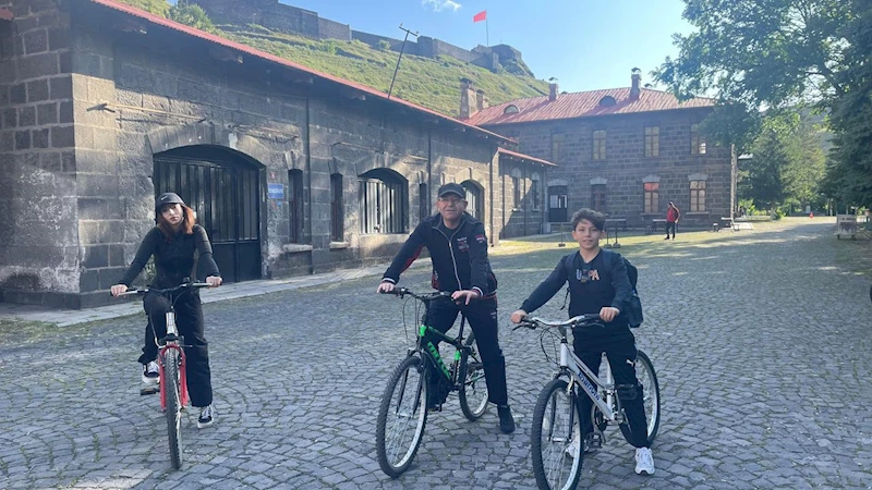 Kars Valisi Ziya Polat, Çocuklarıyla Bisiklet Turu Yaptı