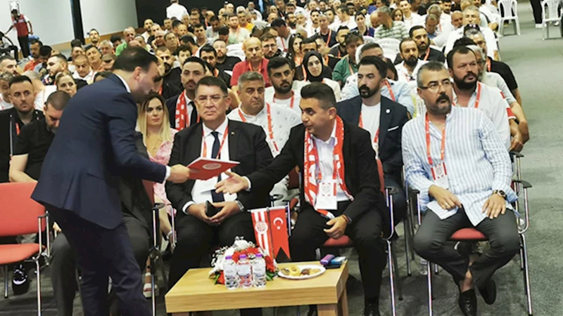 Antalyaspor Olağan Genel Kurulu toplandı! Başkan Mustafa Ergün güven tazeledi!