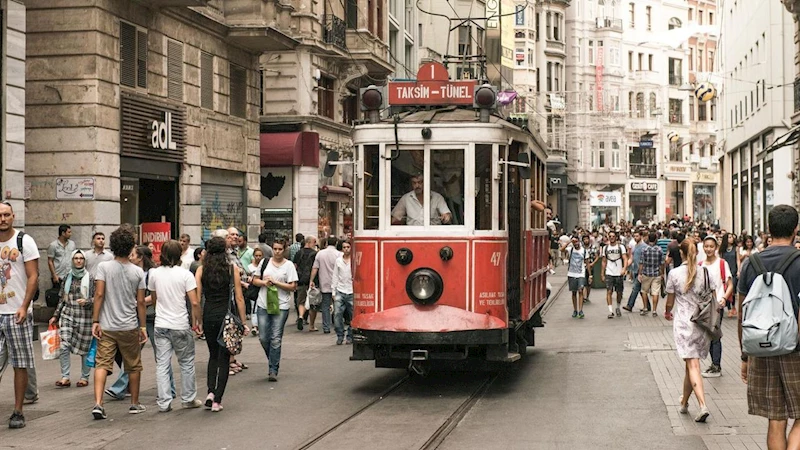 İstanbul’da kamusal alanda yüksek sesle müzik dinleyenlere para cezası