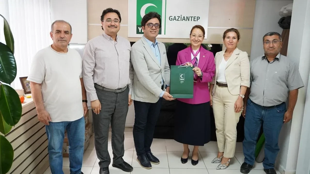 Milletvekili Derya Bakbak Yeşilay’ı ziyaret etti