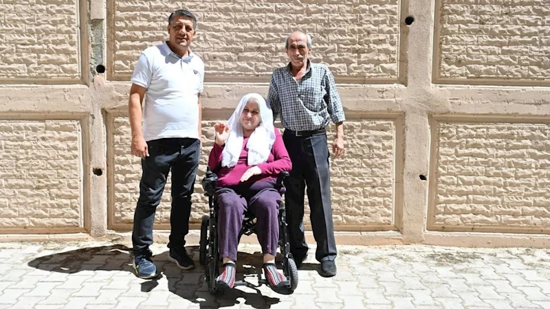 Ayten teyze akülü tekerlekli sandalye ile hayata yeni bir adım attı