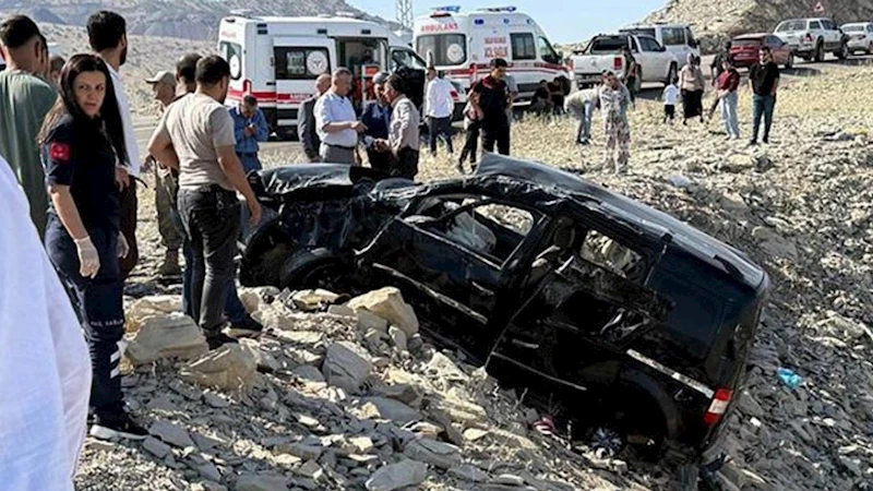 Şırnak’ta feci kaza: Hafif  ticari araç uçuruma yuvarlandı: 3 ölü