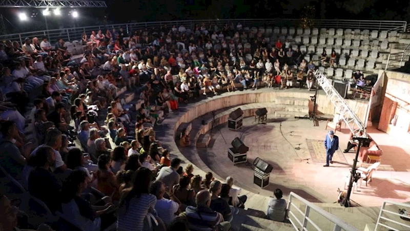 İzmir Efes Amfi Tiyatro,