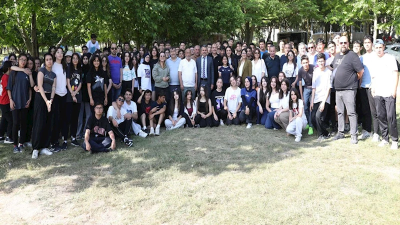 Başkan Meçikoğlu’ndan öğrencilere moral ziyareti