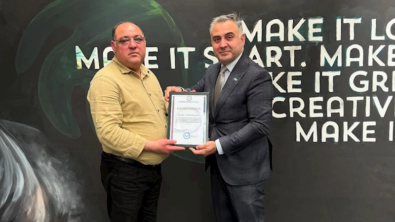 İlhan Kılıç’a Avrupa Azerbaycan Merkezi’nden Fahri Berat Ödülü