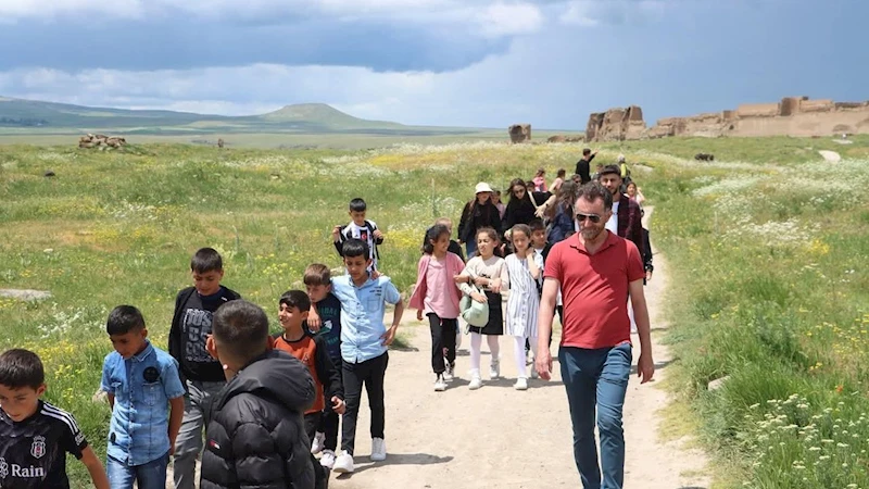 Ani Ören Yeri bayramda ziyaretçi akınına uğradı