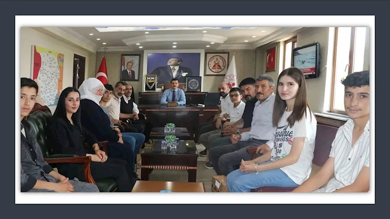 Başarılı öğrenciler, Tutak Kaymakamı Coşkun