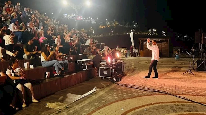 Kirazlıdere’de cuma akşamları müzik ziyafeti yaşanıyor